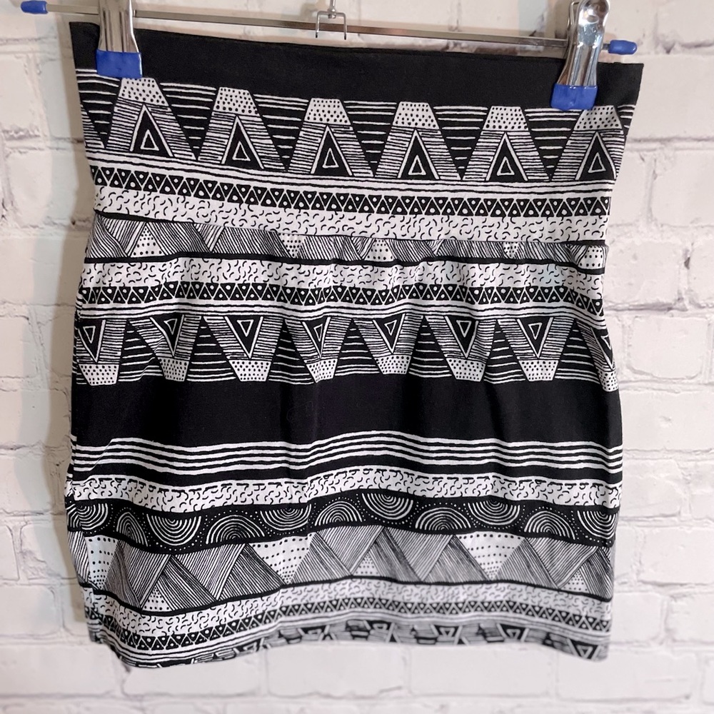 American Apparel black&white geo print skirt NWT